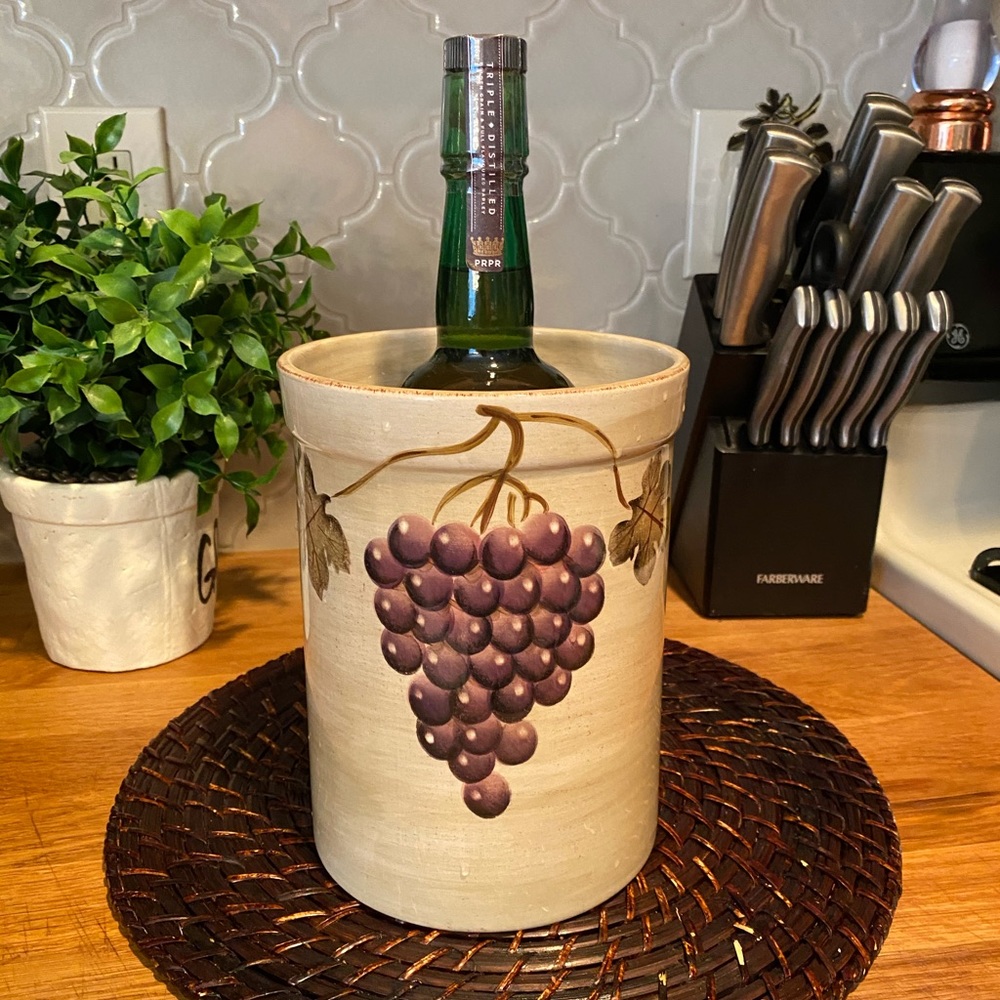 WINE BOTTLE HOLDER
